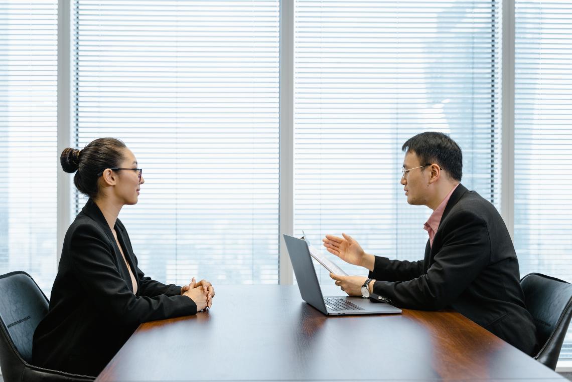 How to Introduce Yourself in a Face-To-F...