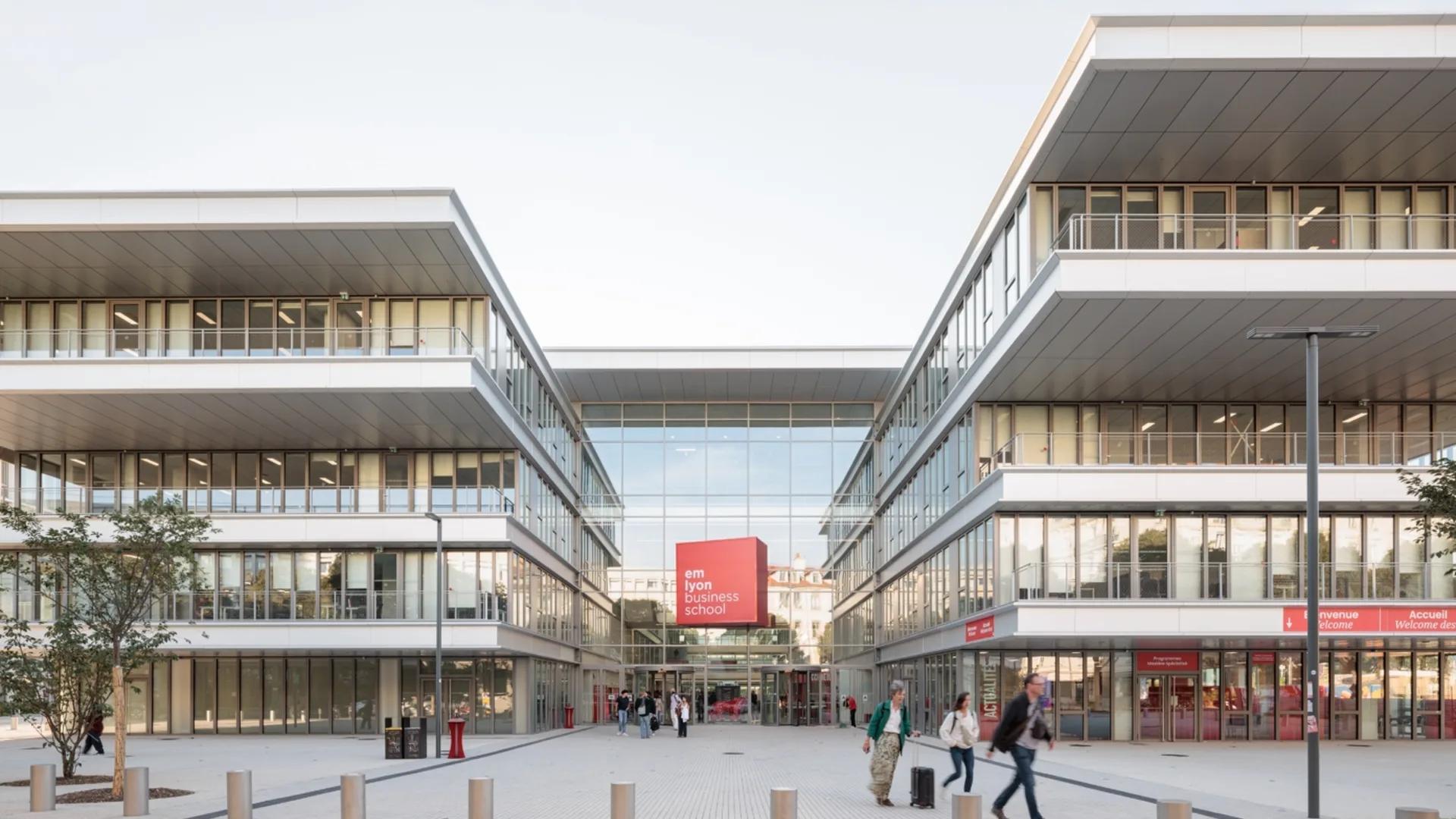 EM Lyon Business School campus